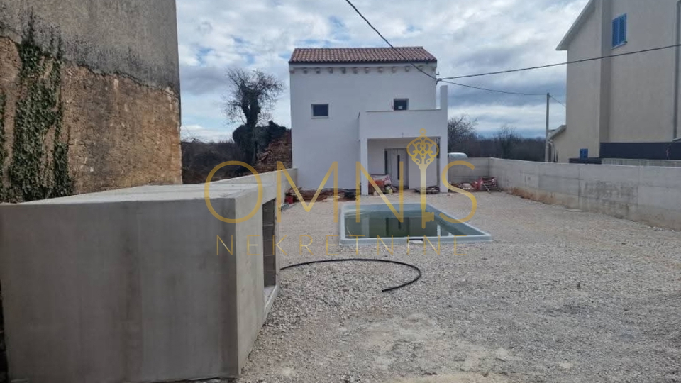 Istra,Žminj-kuća s bazenom!