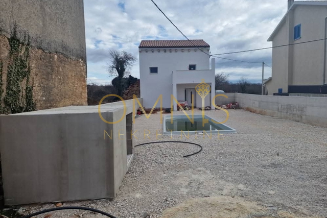 Istra,Žminj-kuća s bazenom!