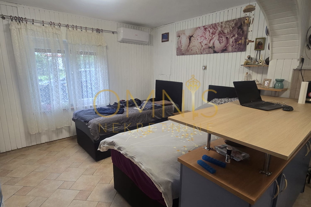 Dražice -studio apartman, parking, vrt, terasa, najam!