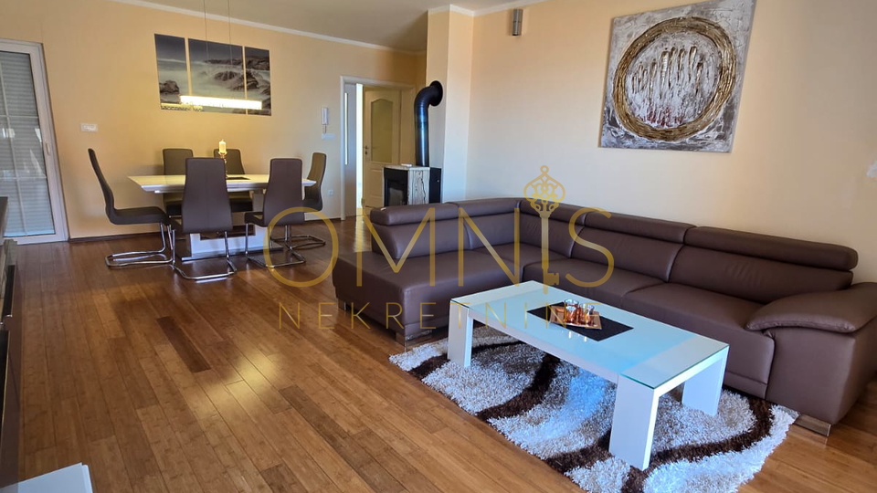 Crikvenica,2S+DB,100m2,3 parkirana mjesta,prodaja!
