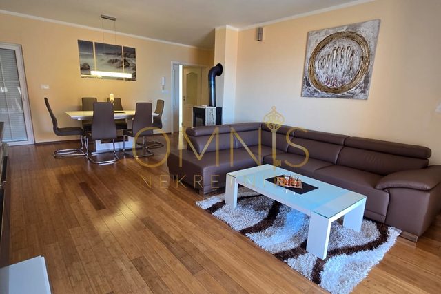 Crikvenica,2S+DB,100m2,3 parkirana mjesta,prodaja!
