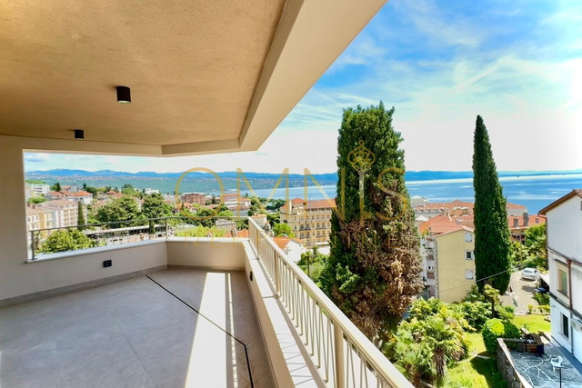 Opatija,centar ,penthouse sa pogledom na more,prodaja!