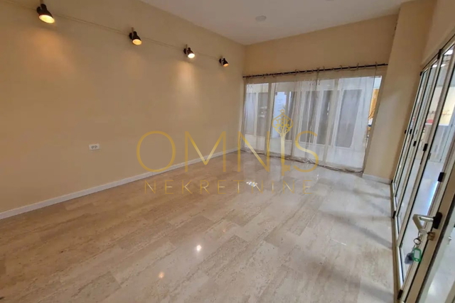 Krk- Poslovni prostor najam – Grad Krk, 26 m², centar!