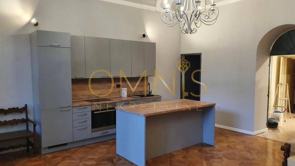 Rijeka, Center - 81.10 m2, terrace, excellent location