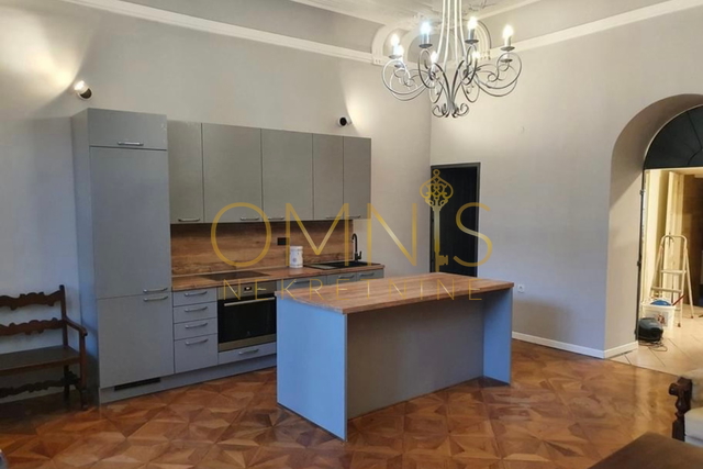 Rijeka, Center - 81.10 m2, terrace, excellent location