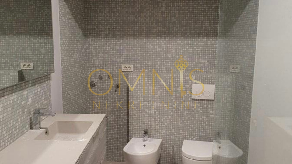 Rijeka, Center - 81.10 m2, terrace, excellent location