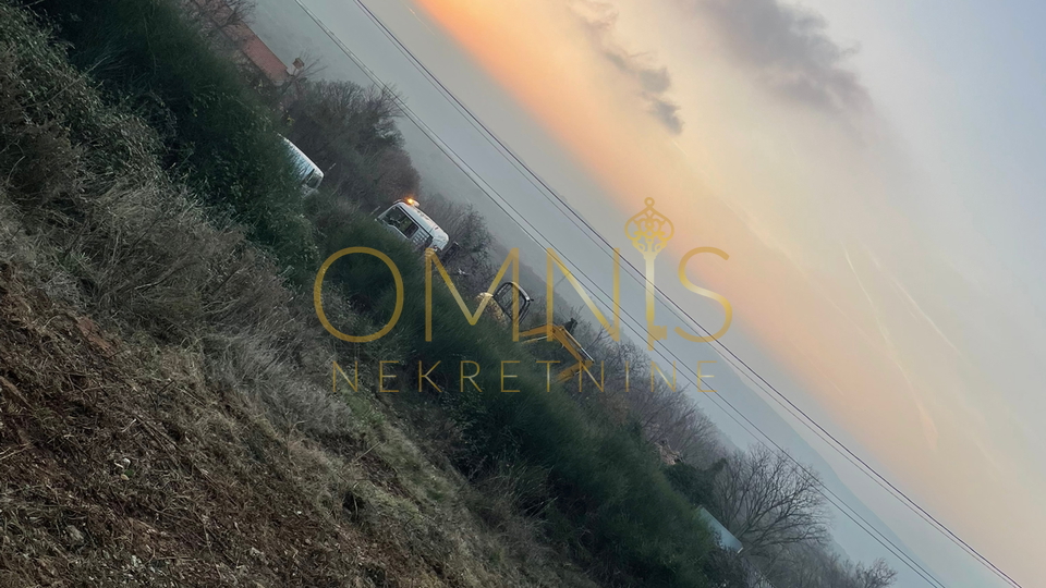 Istra, Labin - građevinsko zemljište 1074m2 s građ. dozvolom