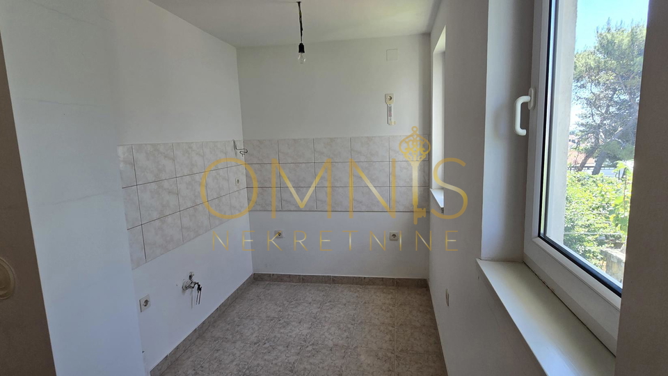 Apartman u Krku s parkirnim mjestom – 300 m od mora