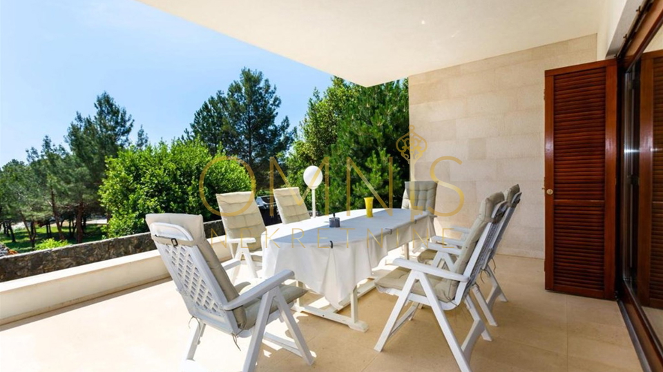 GRAD KRK – SAMOSTOJEĆA KUĆA UZ MORE I PLAŽU, 450 m²
