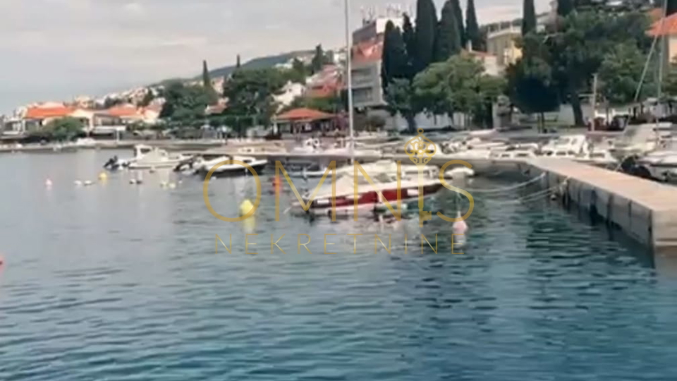 Selce -kuća sa dva stana, 50 m od mora!