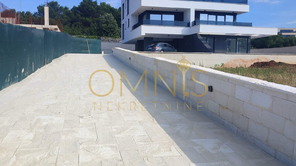 Krk,luksuzan stan s krovnom terasom i očaravajućim pogledom na more134m2,prodaja!