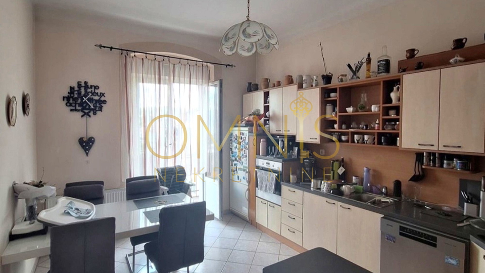 Klasični 5-sobni stan 130m2 s pogledom na more – Belveder, Rijeka