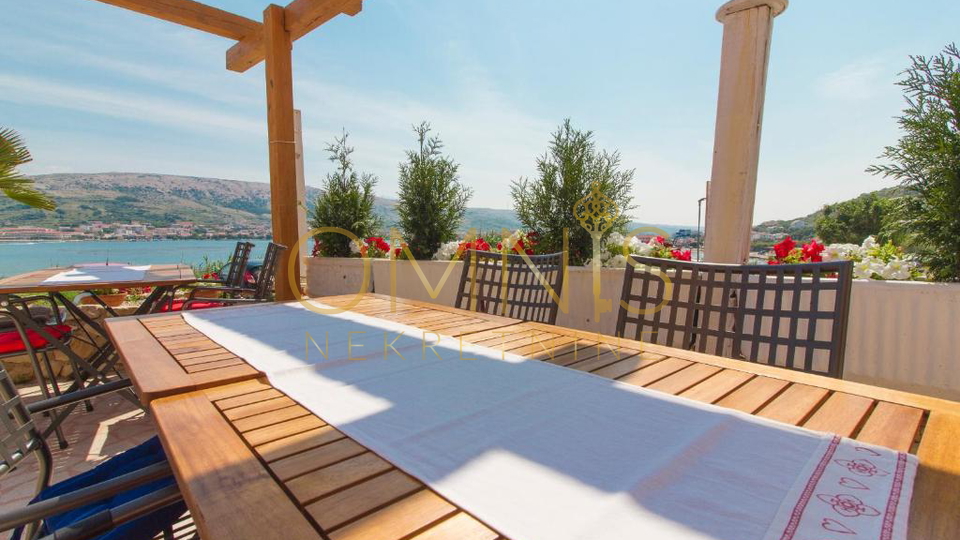 PAG – OBITELJSKI HOTEL 50 m OD MORA! 600 m² – IZVRSNA INVESTICIJA
