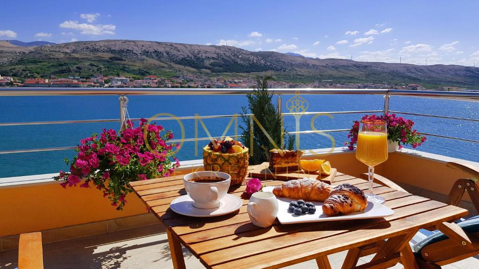 PAG – OBITELJSKI HOTEL 50 m OD MORA! 600 m² – IZVRSNA INVESTICIJA