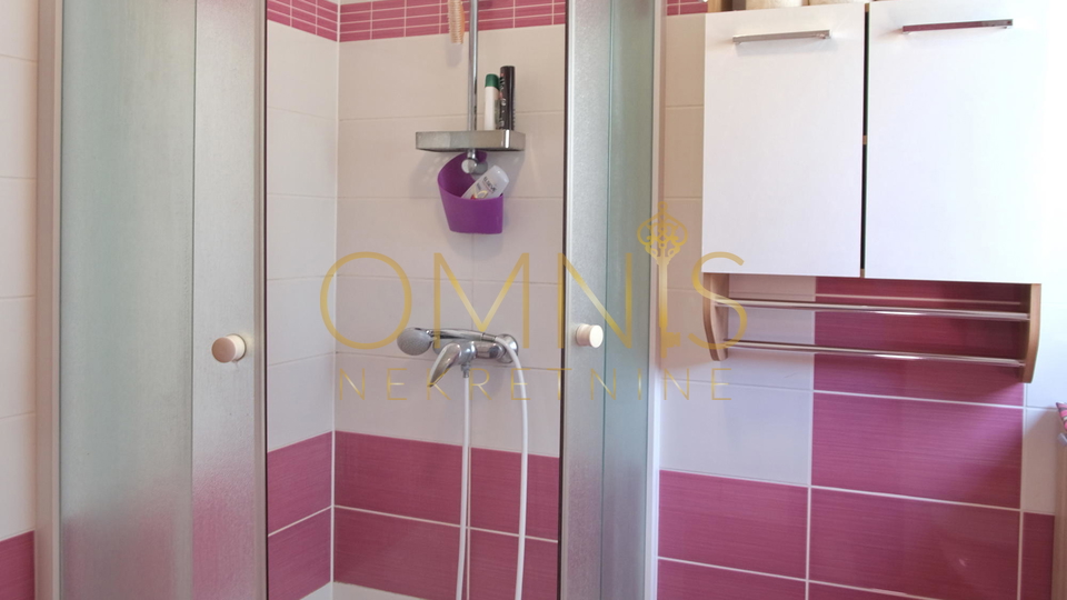 OTOK KRK – KLIMNO, trosoban apartman 60 m² s pogledom na more, 300 m od plaže