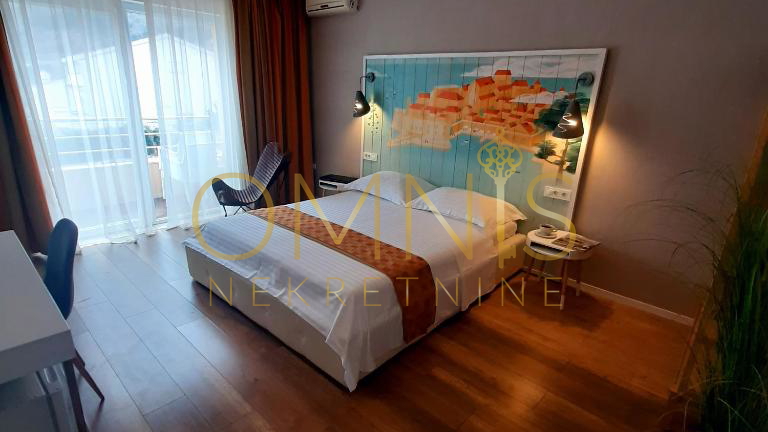 PAG – OBITELJSKI HOTEL 50 m OD MORA! 600 m² – IZVRSNA INVESTICIJA