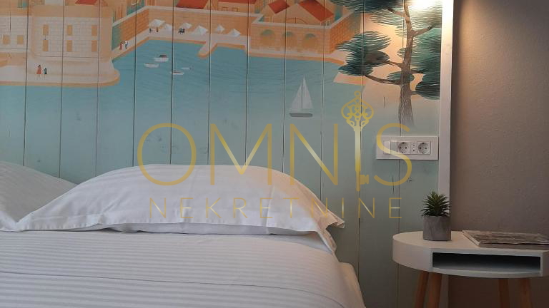 PAG – OBITELJSKI HOTEL 50 m OD MORA! 600 m² – IZVRSNA INVESTICIJA