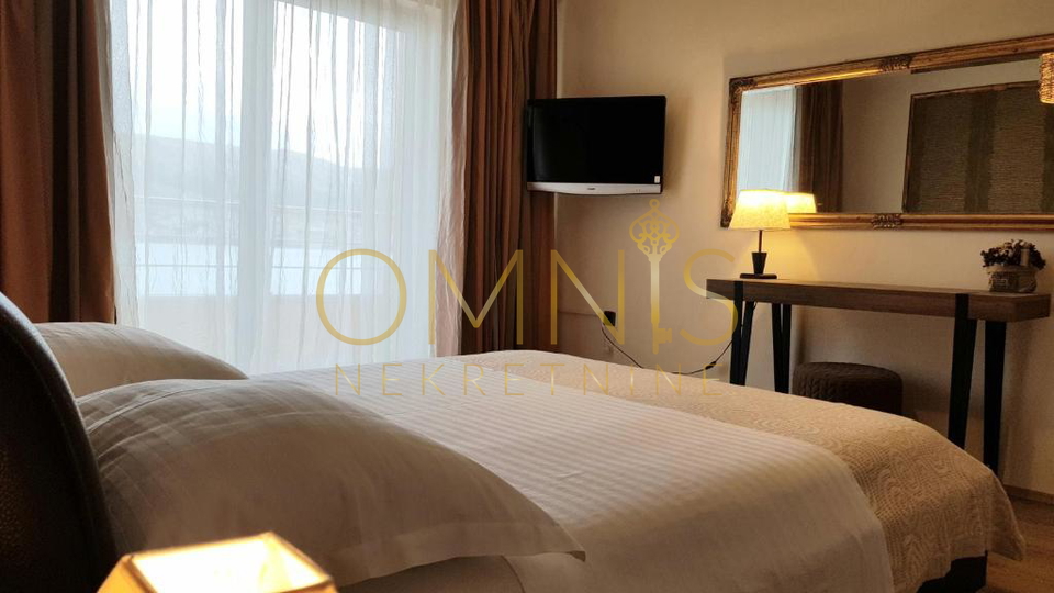 PAG – OBITELJSKI HOTEL 50 m OD MORA! 600 m² – IZVRSNA INVESTICIJA