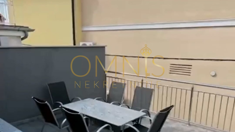 Selce -kuća sa dva stana, 50 m od mora!