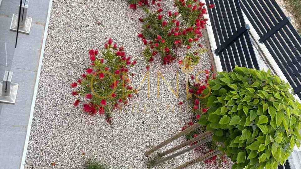 OTOK KRK, GRAD KRK (okolica) – Moderna luksuzna vila s bazenom i pogledom na more