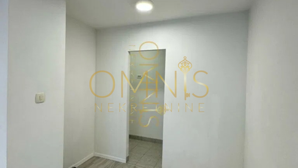 RIJEKA,POSLOVNI PROSTOR-24m2, CENTAR,ADAPTIRAN!