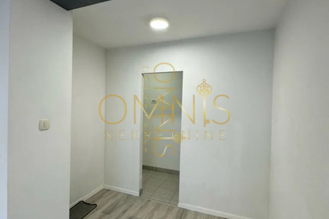RIJEKA,POSLOVNI PROSTOR-24m2, CENTAR,ADAPTIRAN!