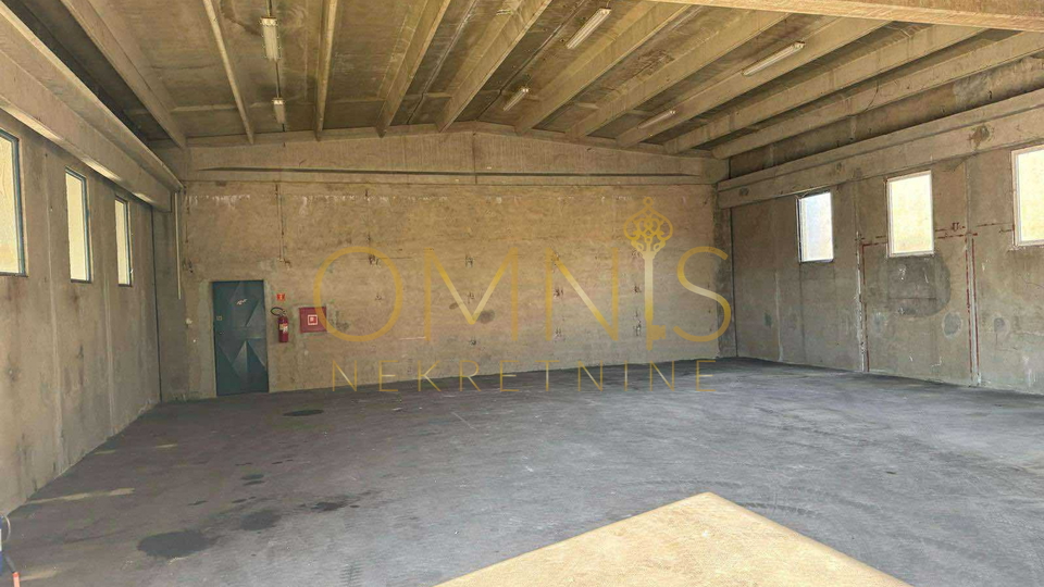 Dražice -skladišni prostor, 400 m2, najam!