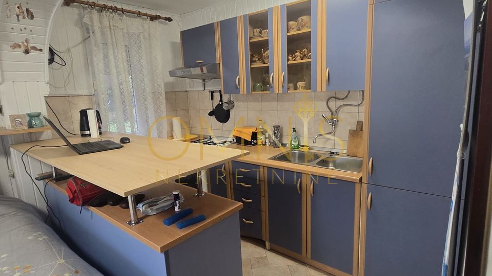Dražice -studio apartman, parking, vrt, terasa, najam!