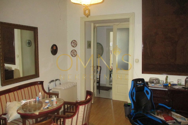 Trosobni stan na Belvederu, 90 m² – visoko prizemlje s balkonom