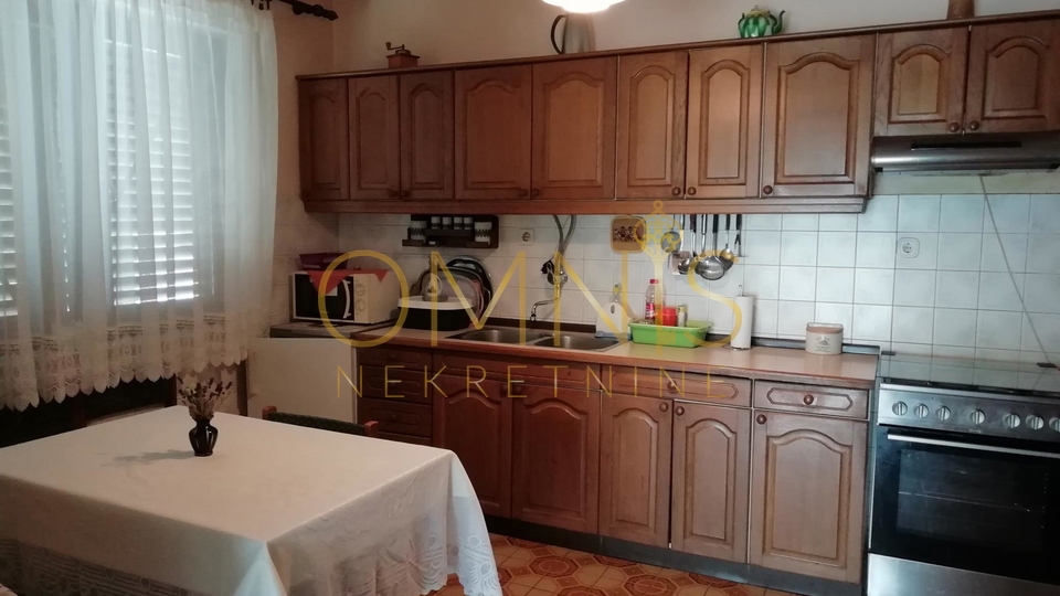 CRIKVENICA – GRIŽANE, kuća 300 m², 5 km od mora, velika okućnica 500 m