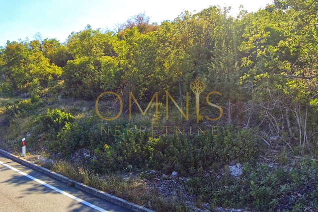 Mošćenička draga, Brseč - poljoprivredno zemljište uz glavnu prometnicu, 971m²