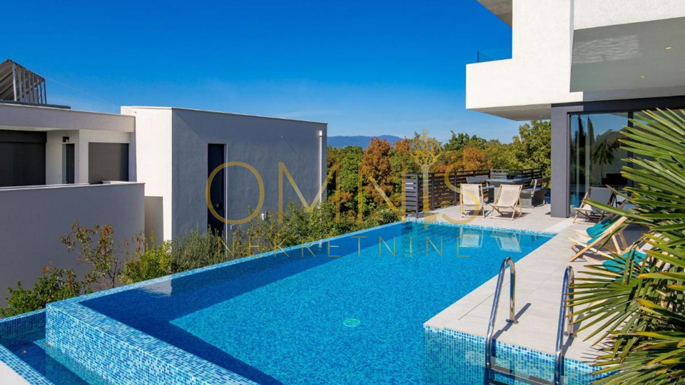 House, 330 m2, For Sale, Kostrena