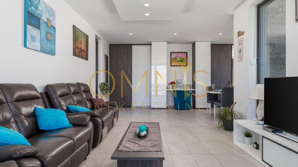 House, 330 m2, For Sale, Kostrena