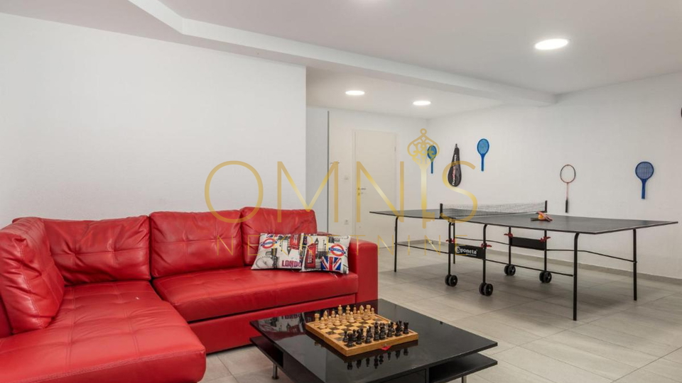 House, 330 m2, For Sale, Kostrena