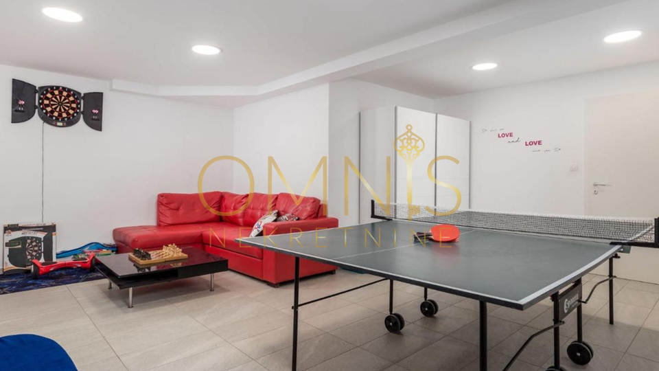 House, 330 m2, For Sale, Kostrena