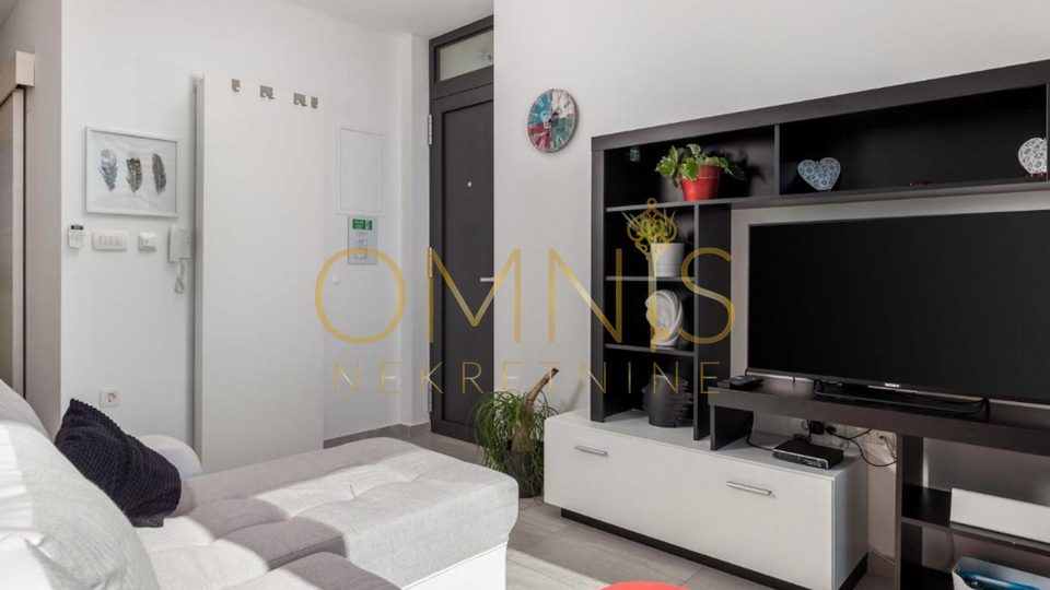 House, 330 m2, For Sale, Kostrena