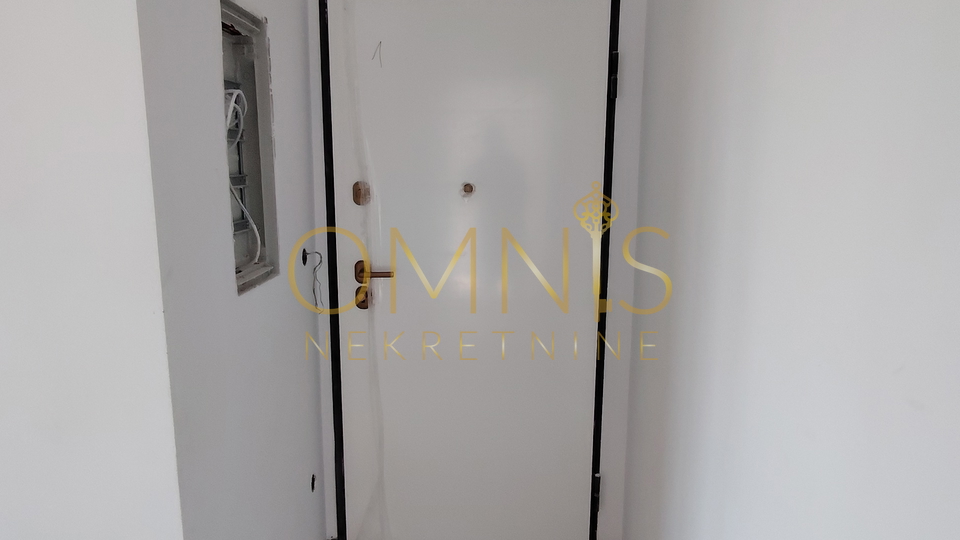 Luxury apartment with a pool and yard – 152 m² + 200 m² private outdoor space