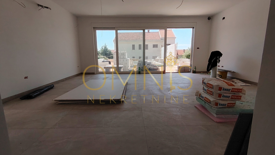 Luxury apartment with a pool and yard – 152 m² + 200 m² private outdoor space