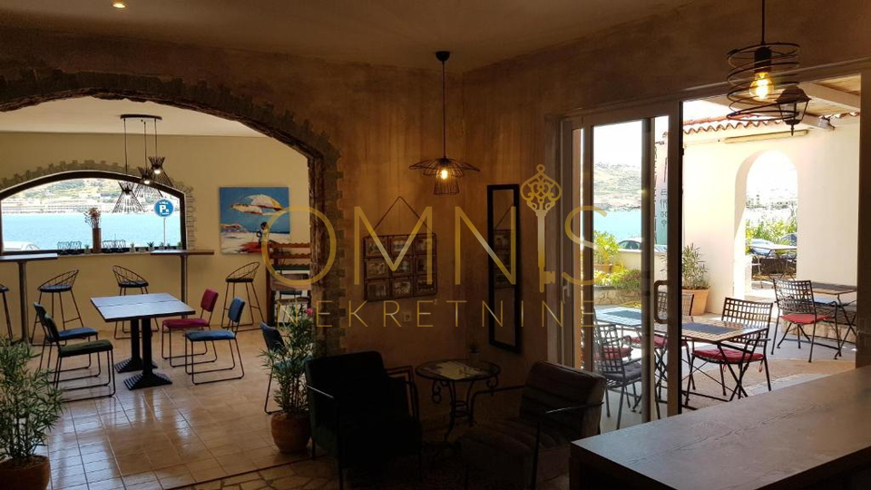 PAG – OBITELJSKI HOTEL 50 m OD MORA! 600 m² – IZVRSNA INVESTICIJA