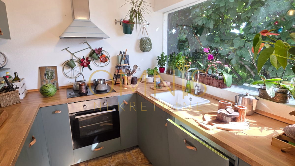 Crikvenica – 3S+ DB, 115 m², s terasom 37 m² i pogledom na more, 300 m od plaže!