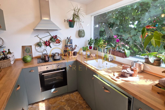 Crikvenica – 3S+ DB, 115 m², s terasom 37 m² i pogledom na more, 300 m od plaže!