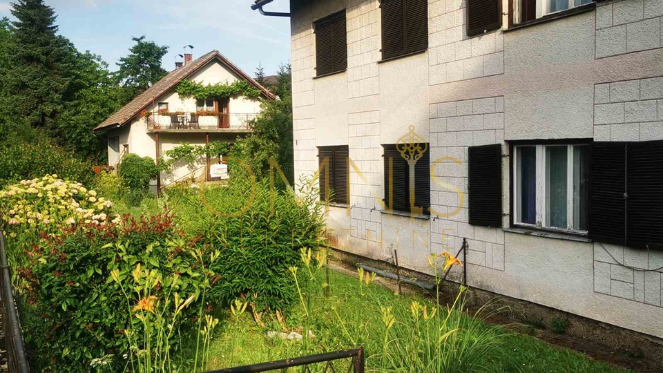Gorski kotar, Vrbovsko, prodaje se dvojna kuća 250 m2, s okućnicom!