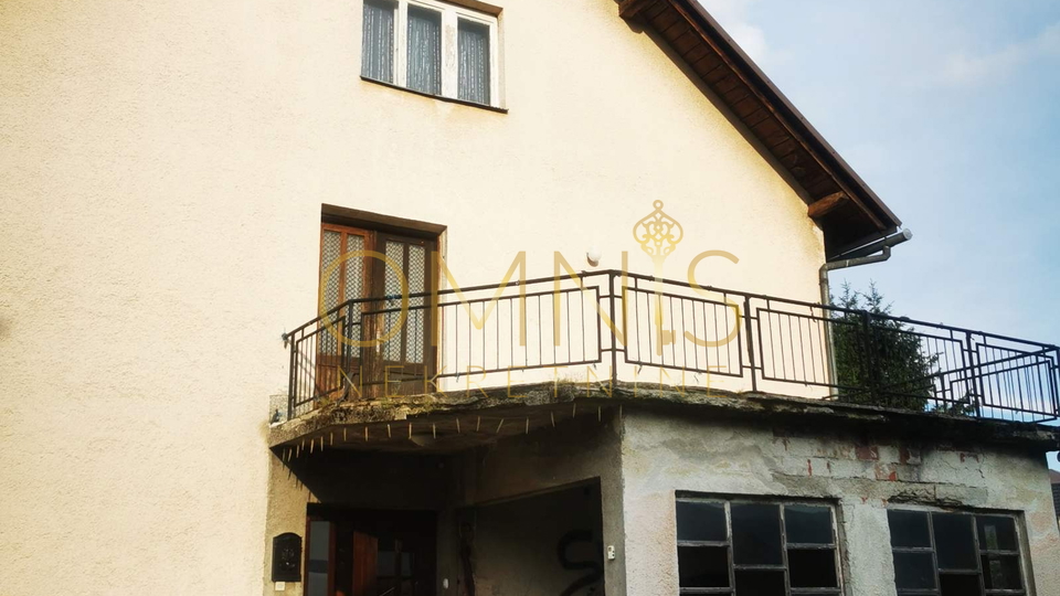Gorski kotar, Vrbovsko, prodaje se dvojna kuća 250 m2, s okućnicom!