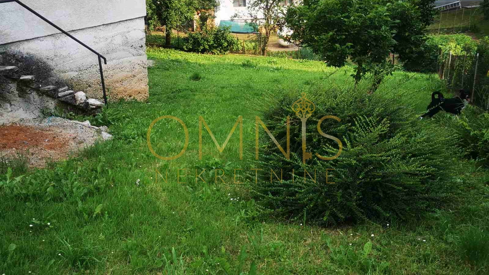 Gorski kotar, Vrbovsko, prodaje se dvojna kuća 250 m2, s okućnicom!