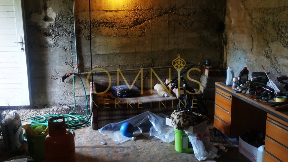 Gorski kotar, Vrbovsko, prodaje se dvojna kuća 250 m2, s okućnicom!