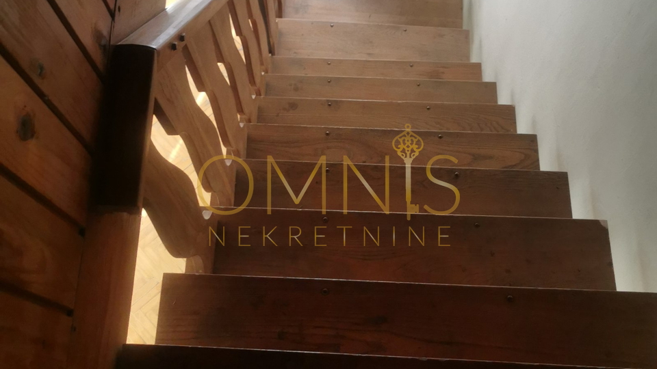 Gorski kotar, Vrbovsko, prodaje se dvojna kuća 250 m2, s okućnicom!