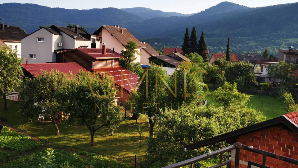 Gorski kotar, Vrbovsko, prodaje se dvojna kuća 250 m2, s okućnicom!