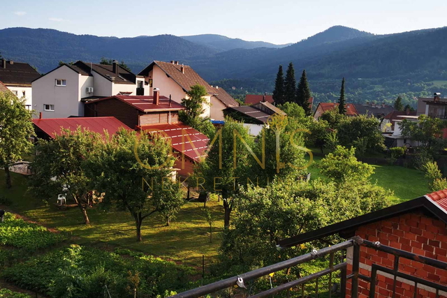 Gorski kotar, Vrbovsko, prodaje se dvojna kuća 250 m2, s okućnicom!