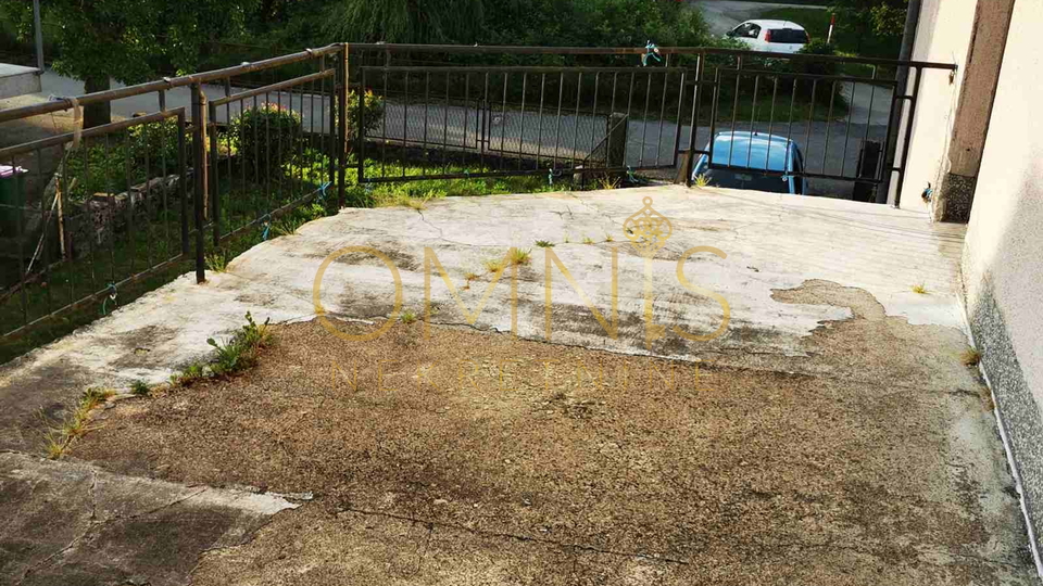 Gorski kotar, Vrbovsko, prodaje se dvojna kuća 250 m2, s okućnicom!