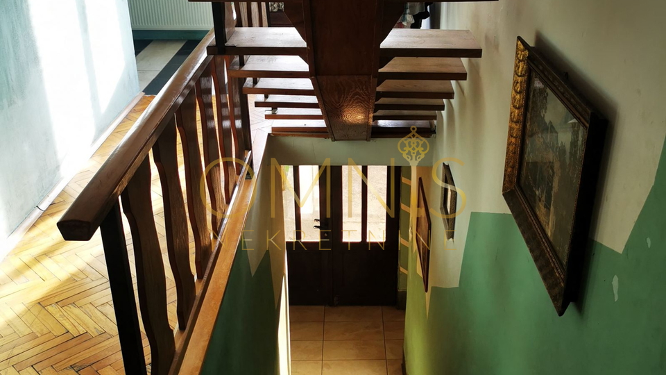 Gorski kotar, Vrbovsko, prodaje se dvojna kuća 250 m2, s okućnicom!